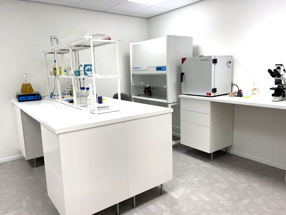 Mikrobiologická laboratoř společnosti Microbac